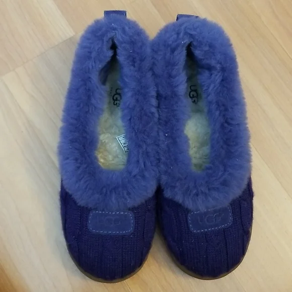 UGG Slippers - Picture 6 of 11